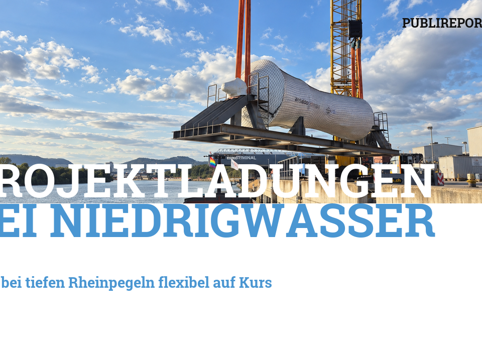 Schwere Projektladung wird am Birsterminal in ein Binnenschiff verladen